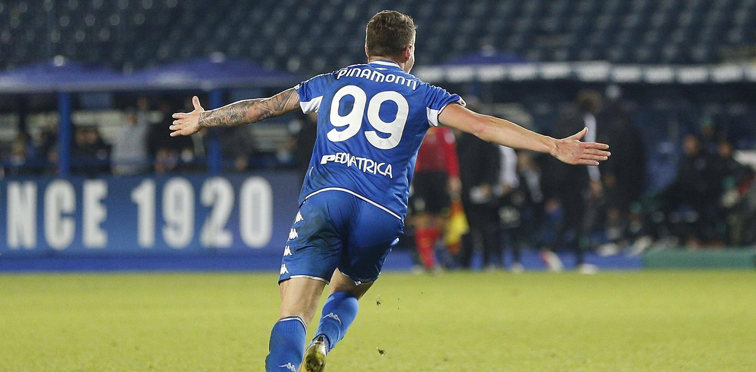 包含意大利杯关键时刻走向成谜；法兰克福官宣签约；目标明确；更衣室氛围转暖的词条